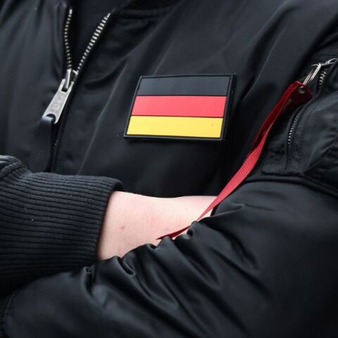 Η Γερμανία χαρακτήρισε επίσημα το AfD ως ακροδεξιά εξτρεμιστική οργάνωση, επιτρέποντας αυξημένη παρακολούθηση από τις υπηρεσίες πληροφοριών.