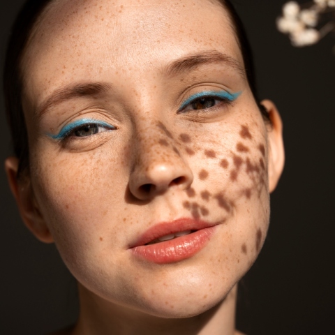 πρόσωπο με κηλίδες 