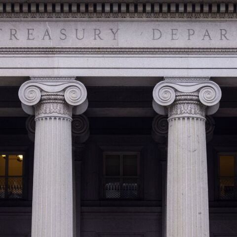 Το εμπορικό έλλειμμα των ΗΠΑ έσπασε κάθε ρεκόρ τον Μάρτιο, φτάνοντας τα 140,5 δισ. δολάρια - Εν μέσω μέτρων προστατευτισμoύ από τον πρόεδρο Τραμπ