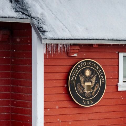 Ο Ντόναλντ Τραμπ διατάζει τις μυστικές υπηρεσίες των ΗΠΑ να εστιάσουν στη Γροιλανδία - Εντολή σε CIA, NSA και DIA - Έντονες αντιδράσεις από Δανία και Γροιλανδία.