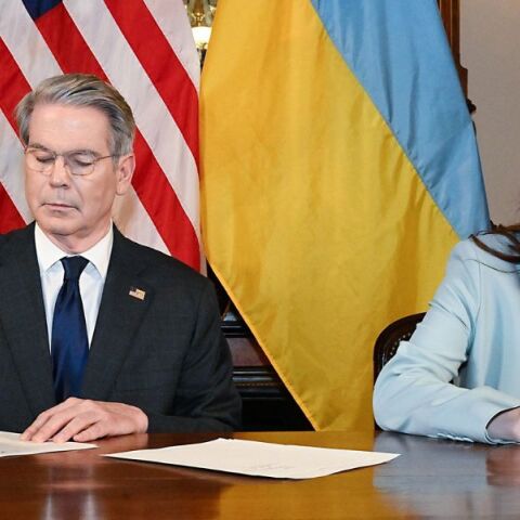 Η Βουλή της Ουκρανίας επικύρωσε την «ιστορική» συμφωνία με τις ΗΠΑ για τους ουκρανικούς φυσικούς πόρους - Ανοίγει ο δρόμος για πιθανή νέα στρατιωτική βοήθεια