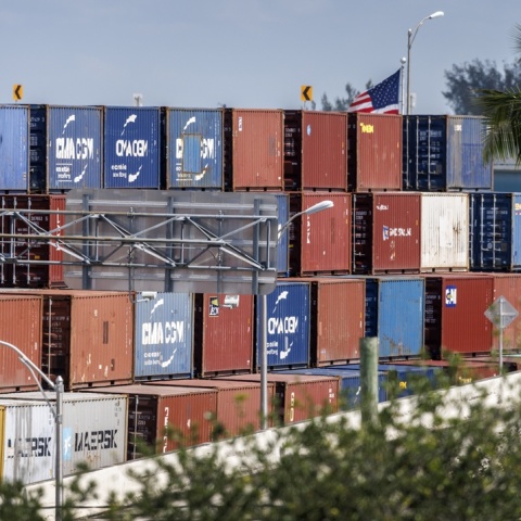 Κοντέινερ με εμπορεύματα