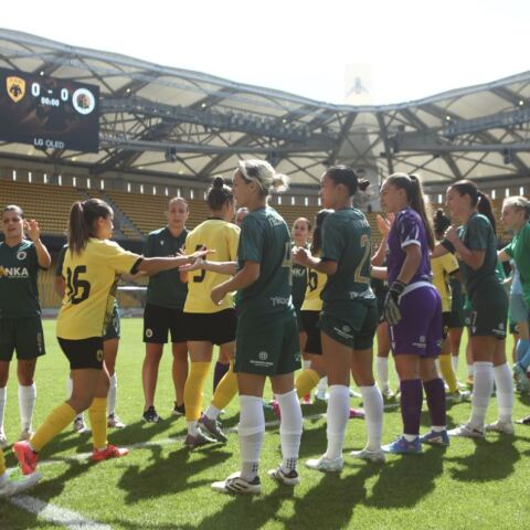 ΑΕΚ: Pasillo των παικτριών της ΡΕΑ στις πρωταθλήτριες