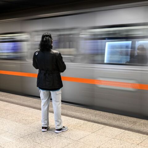 Μετρό: Την έβγαζε βίντεο και φωτογραφίες ενώ καθόταν απέναντι της - Γυναίκα μίλησε για την παρενόχληση που υπέστη