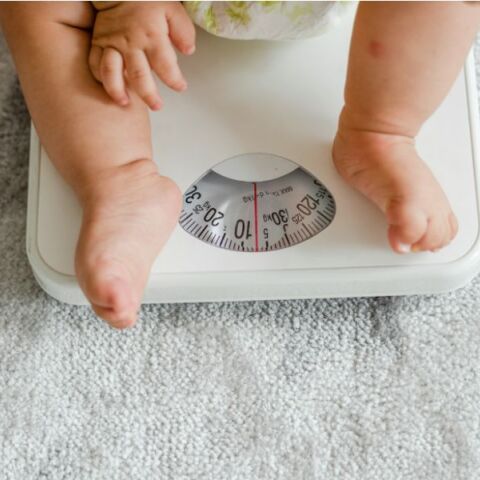 Το υπερβολικό βάρος σε μικρή παιδική ηλικία μπορεί να διπλασιάσει τον κίνδυνο παχυσαρκίας στην ενήλικη ζωή, σύμφωνα με νέα έρευνα.