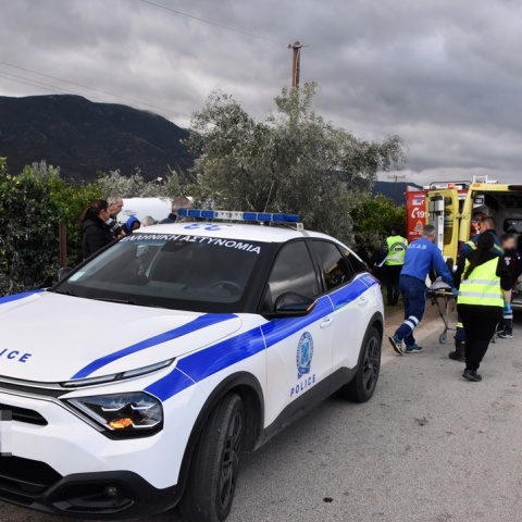 Ασθενοφόρο και περιπολικό