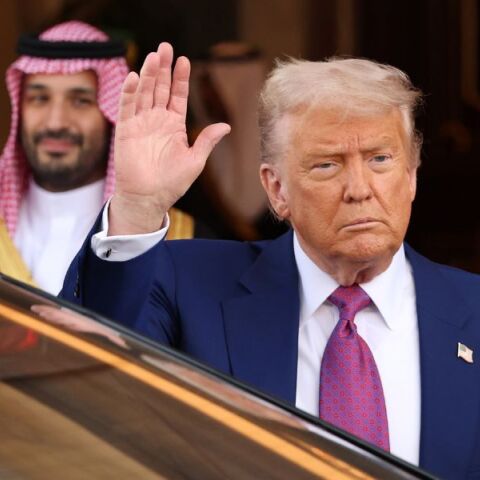 Ντόναλντ Τραμπ: «Η συμμαχία ΗΠΑ-Σαουδικής Αραβίας πιο ισχυρή από ποτέ» μετά την υπογραφή συμφωνίας εξοπλισμών 142 δισ. δολαρίων