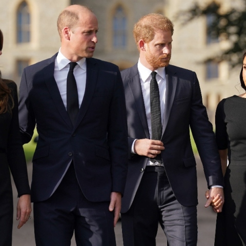 Η τελευταία φορά που ο πρίγκιπας Ουίλιαμ και ο πρίγκιπας Χάρι βρέθηκαν μαζί με τις συζύγους τους, στην κηδεία της βασίλισσας Ελισάβετ το 2022