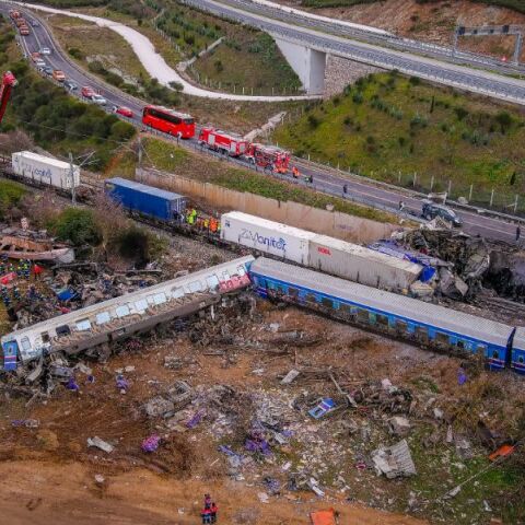 Νέα ποινική δικογραφία για τα Τέμπη στη Βουλή - Μήνυση 370 συγγενών και πολιτών