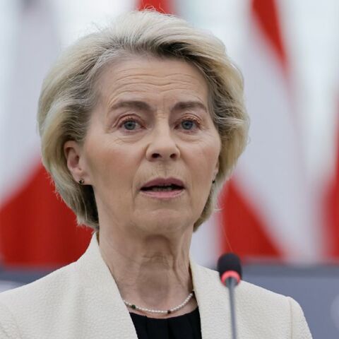 Pfizergate: Η Κομισιόν παραβίασε τους κανόνες διαφάνειας με τα SMS της Φον ντερ Λάιεν