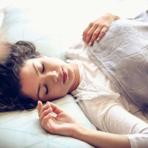 9 τροφές που σας βοηθούν να κοιμηθείτε πιο γρήγορα και καλύτερα - Τι εξηγούν οι διατροφολόγοι