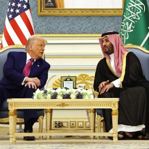 Το μεγάλο στοίχημα του Τραμπ στη Μέση Ανατολή:  Η Συρία, το Ιράν και τα δισεκατομμύρια