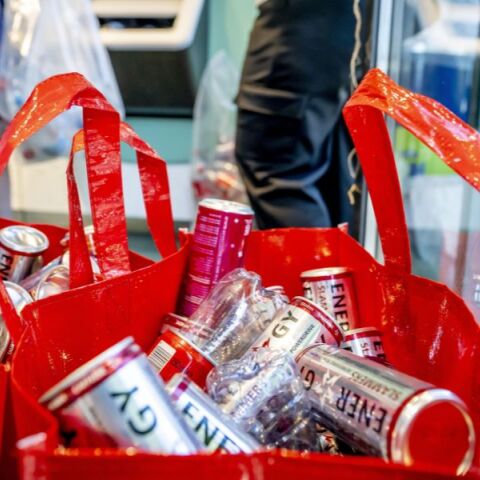 Έκθεση: Η παγκόσμια ανακύκλωση μειώνεται για 8η χρονιά - Μόνο 6,9% των υλικών επαναχρησιμοποιούνται - Απαιτείται κυκλική οικονομία και μείωση κατανάλωσης.