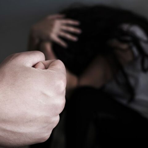 Ενδοοικογενειακή βία στις Σέρρες: Συνελήφθη 50χρονος κατηγορούμενος ότι ξυλοκόπησε τη σύζυγό του - Νοσηλεύεται το θύμα της επίθεσης