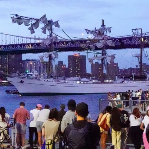 Τραγωδία στη Νέα Υόρκη: Δύο νεκροί στην πρόσκρουση ιστιοφόρου του μεξικανικού Πολεμικού Ναυτικού στη Γέφυρα του Μπρούκλιν 