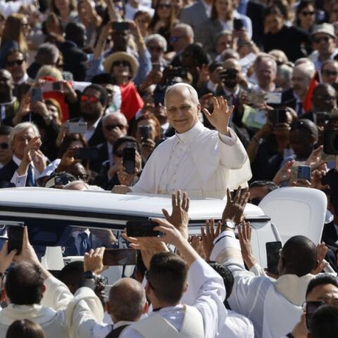 Πάπας Λέων: Στο Βατικανό πραγματοποιείται σήμερα η τελετή ενθρόνισης του διακοσιοστού εξηκοστού έβδομου ποντίφικα της Ρωμαιοκαθολικής Εκκλησίας