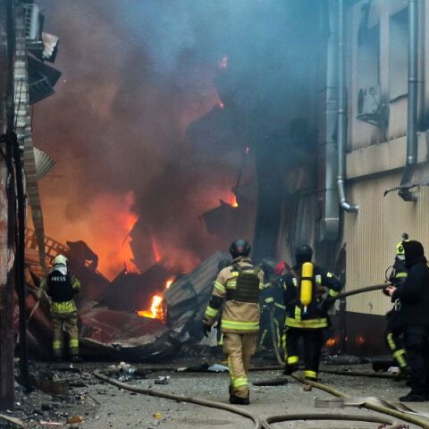 Η Ρωσία εξαπέλυσε τη μεγαλύτερη επίθεση με drones στην Ουκρανία - Μία γυναίκα νεκρή, τρεις τραυματίες και ένταση πριν τη συνομιλία Πούτιν-Τραμπ.