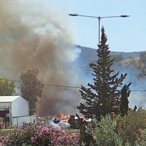 Μήνυμα του 112 για τη φωτιά στο Μαρκόπουλο - Κλείστε πόρτες και παράθυρα