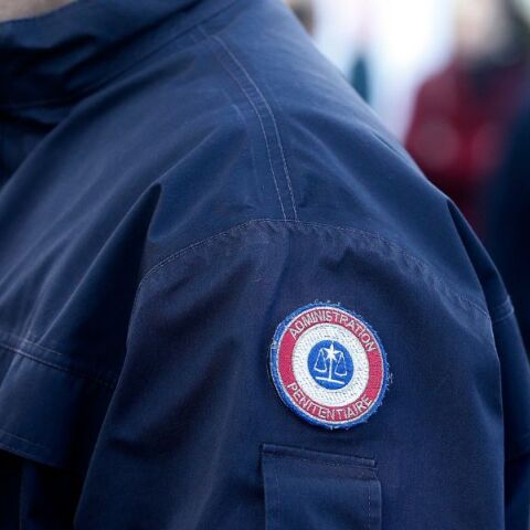 Η Γαλλία ιδρύει φυλακή υψίστης ασφαλείας στη Γαλλική Γουιάνα για βαρυποινίτες εμπόρους ναρκωτικών και εξτρεμιστές, μακριά από εγκληματικά δίκτυα.