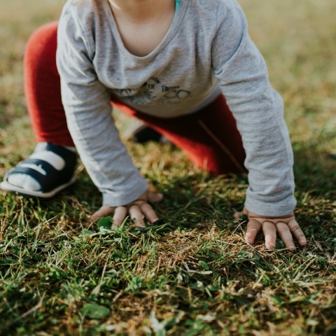 Χέρια και ποδαράκια παιδιού