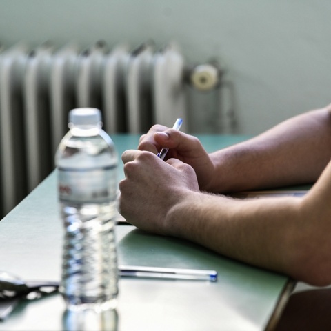 Μαθητής έτοιμος να δώσει εξετάσεις