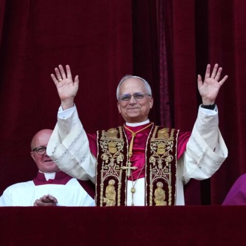 Ο Πάπας Λέων δήλωσε ότι ο γάμος είναι μόνο «μεταξύ ενός άνδρα και μιας γυναίκας»