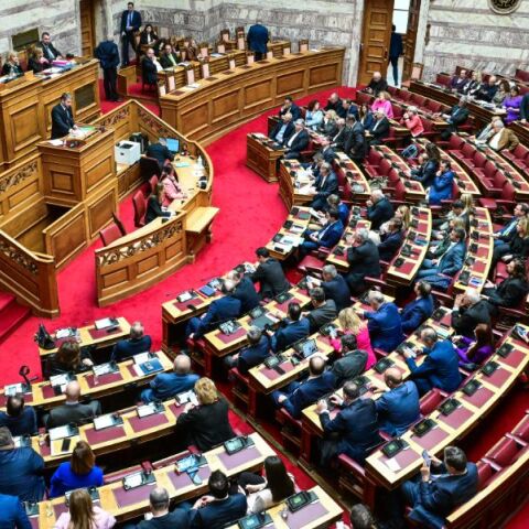 Τι λένε ΝΔ και ΣΥΡΙΖΑ μετά την πρόταση προανακριτικής του ΠΑΣΟΚ για τα Τέμπη