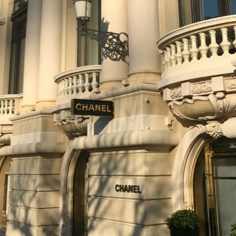 Βουτιά στα κέρδη της Chanel - Πώς η κρίση, το μάρκετινγκ και η κινεζική αγορά την επηρέασαν