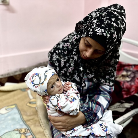 Μωρό με πολύ χαμηλό βάρος στη Γάζα