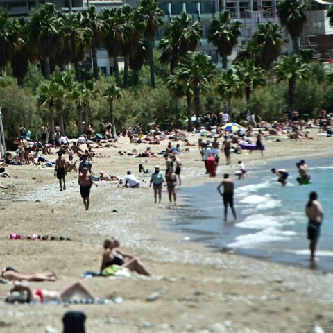 Λουόμενοι σε πλαζ της Αττικής