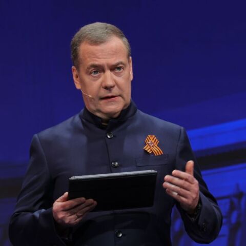 Τελεσίγραφο Μεντβέντεφ στην Ουκρανία: «Αποδοχή της ειρήνης ή άνευ όρων παράδοση»