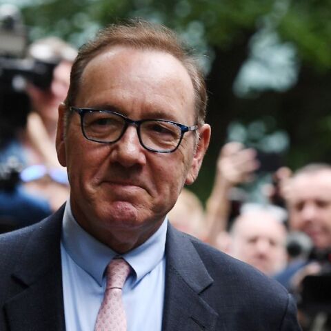 Ο Κέβιν Σπέισι μίλησε για τον αποκλεισμό του από το Χόλιγουντ σε βράβευση στις Κάννες - Στο ναδίρ η καριέρα του μετά τις δίκες για σεξουαλικές επιθέσεις