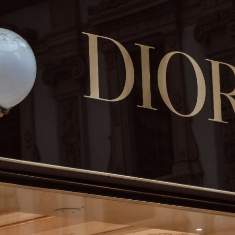Η Dior και η καμπάνα των 2 εκ. ευρώ 
