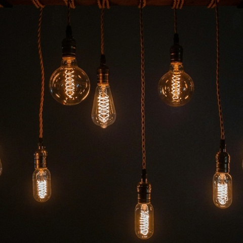 Λάμπες αναμένες