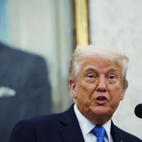 Ο Ντόναλντ Τραμπ λέει ότι οι εισαγωγές της ΕΕ στις ΗΠΑ θα υπόκεινται σε δασμό από την 1η Ιουνίου -  Oι αγορές βυθίζονται μετά από «μεγάλη κλιμάκωση»