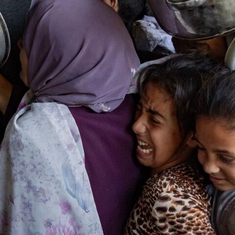 Περιορισμένη βοήθεια εισήλθε στη Γάζα για πρώτη φορά μετά από εβδομάδες - Ο ΟΗΕ προειδοποιεί ότι δεν αρκεί για την αποτροπή λιμού.