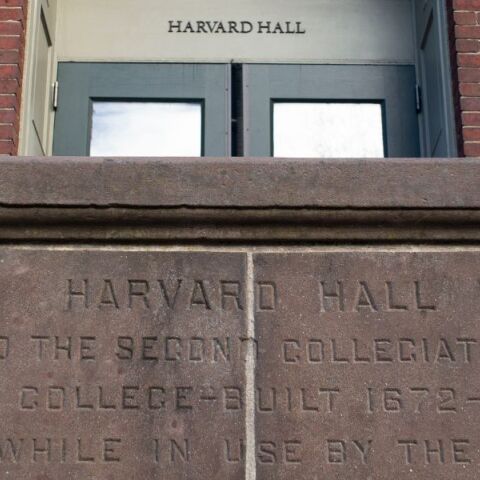 ΗΠΑ: Το Χάρβαρντ μηνύει την κυβέρνηση Ντόναλντ Τραμπ για τον αποκλεισμό διεθνών φοιτητών, κατηγορώντας την για παράνομη παρέμβαση στην ακαδημαϊκή ελευθερία.