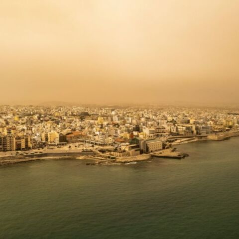 Κρήτη: «Βάφτηκε» πορτοκαλί ο ουρανός του Ηρακλείου από τη σκόνη - Απόκοσμες εικόνες