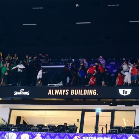 Παναθηναϊκός - Ολυμπιακός: Μικρή ένταση μεταξύ των φιλάθλων στην Etihad Arena