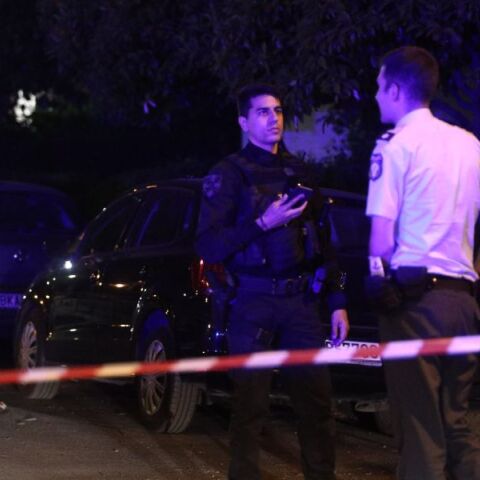 Τροχαίο στο Χαλάνδρι: «Αυτοτραυματίστηκε με ένα μαχαίρι στο λαιμό και το στήθος», λένε αυτόπτες μάρτυρες