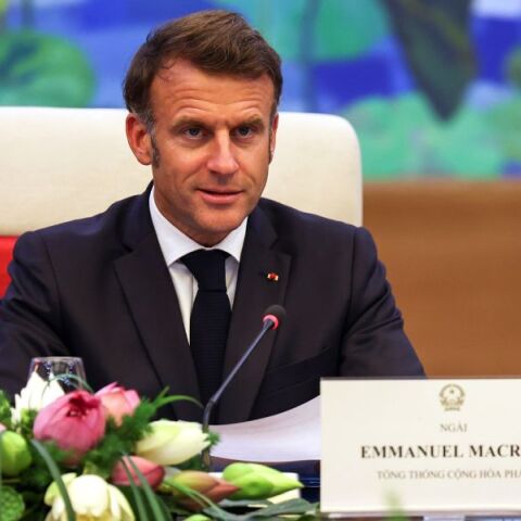 Ο Εμανουέλ Μακρόν δηλώνει πως ο Ντόναλντ Τραμπ συνειδητοποιεί ότι ο Ρώσος πρόεδρος Πούτιν είπε «ψέματα» για την Ουκρανία