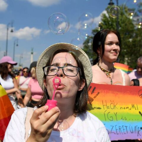17 χώρες της Ευρωπαϊκής Ένωσης κρούουν τον κώδωνα του κινδύνου για τους ουγγρικούς νόμους κατά των ΛΟΑΤΚΙ+ 