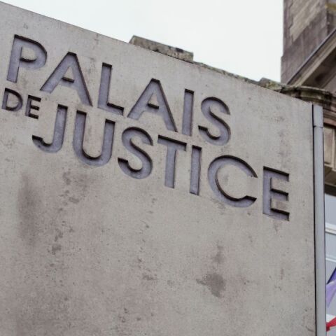 Γαλλία: Ο χειρουργός Ζοέλ Λε Σκουαρνέκ καταδικάστηκε σε 20 χρόνια κάθειρξη για τη σεξουαλική κακοποίηση εκατοντάδων παιδιών επί δεκαετίες 