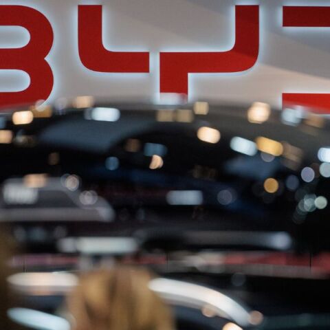 Η Βραζιλία μηνύει την BYD για «συνθήκες δουλείας» σε εργοτάξιο - 220 Κινέζοι εργάτες διασώθηκαν από απάνθρωπα καταλύματα και παραβιάσεις δικαιωμάτων.