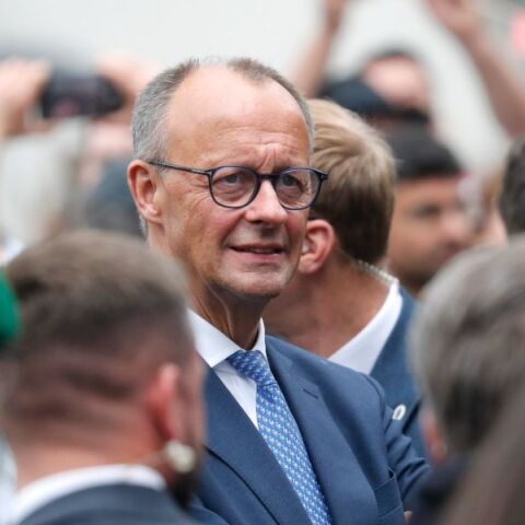 Κυβέρνηση Μερτς: Οι γυναίκες λάμπουν διά της απουσίας τους