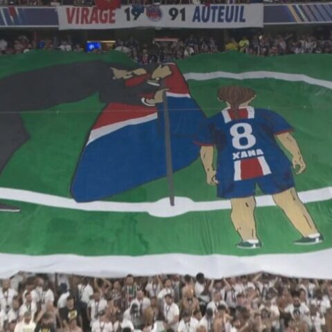 Παρί Σεν Ζερμέν: Το συγκινητικό πανό των φιλάθλων με τον Ενρίκε και την κόρη του