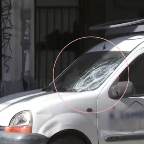 Η 64χρονη έπεσε πάνω σε όχημα