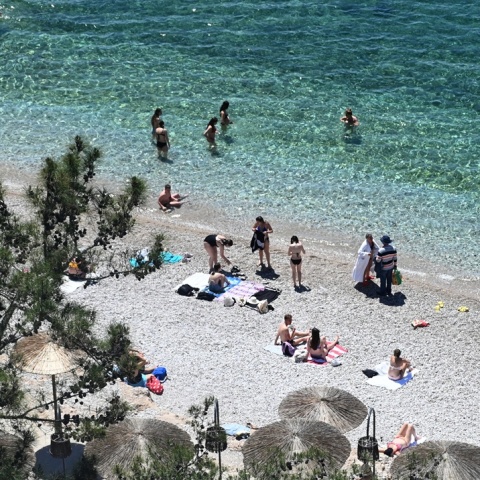 Λουόμενοι σε παραλία