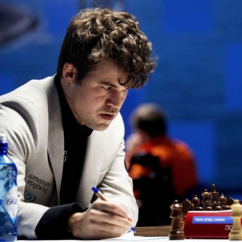Σκάκι: Ο Γκουκές νίκησε τον Μάγκνους Κάρλσεν στο τουρνουά Norway Chess, προκαλώντας την έντονη αντίδραση του κορυφαίου της παγκόσμιας κατάταξης - Δείτε βίντεο