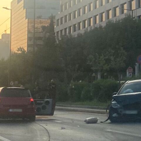 Τροχαίο ατύχημα στην άνοδο της Συγγρού το πρωί της Δευτέρας